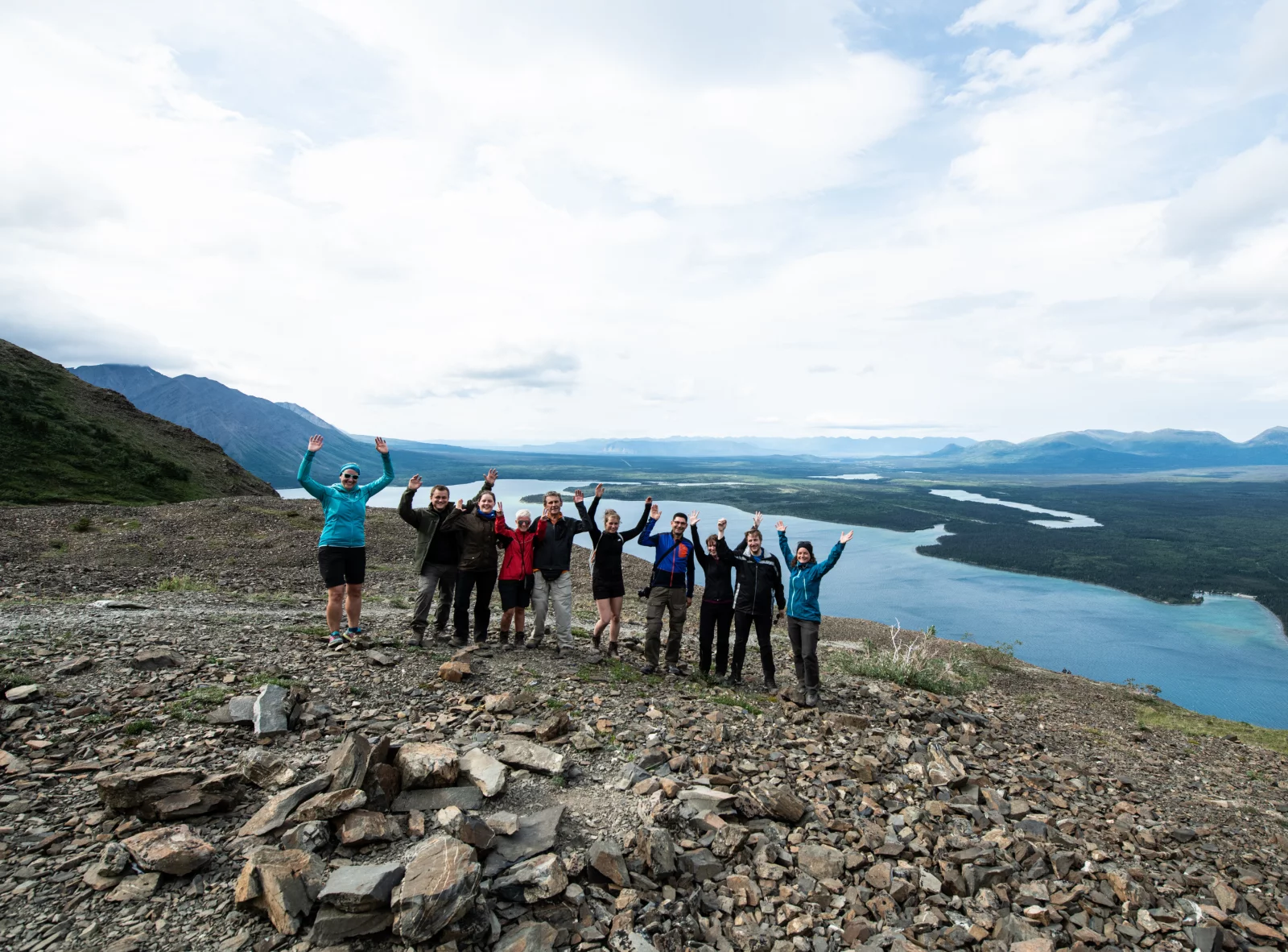 Tourgruppe auf Wanderung im Kluane Nationalpark