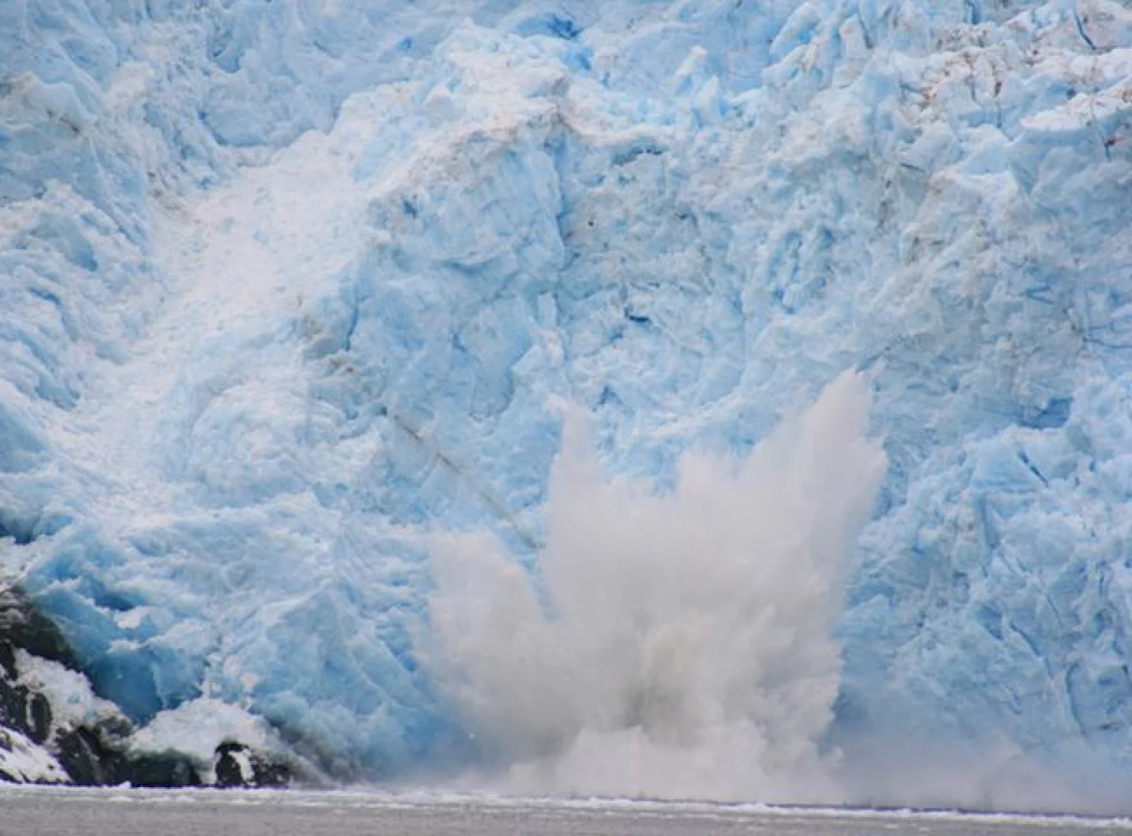 Kalbender Gletscher in Alaska