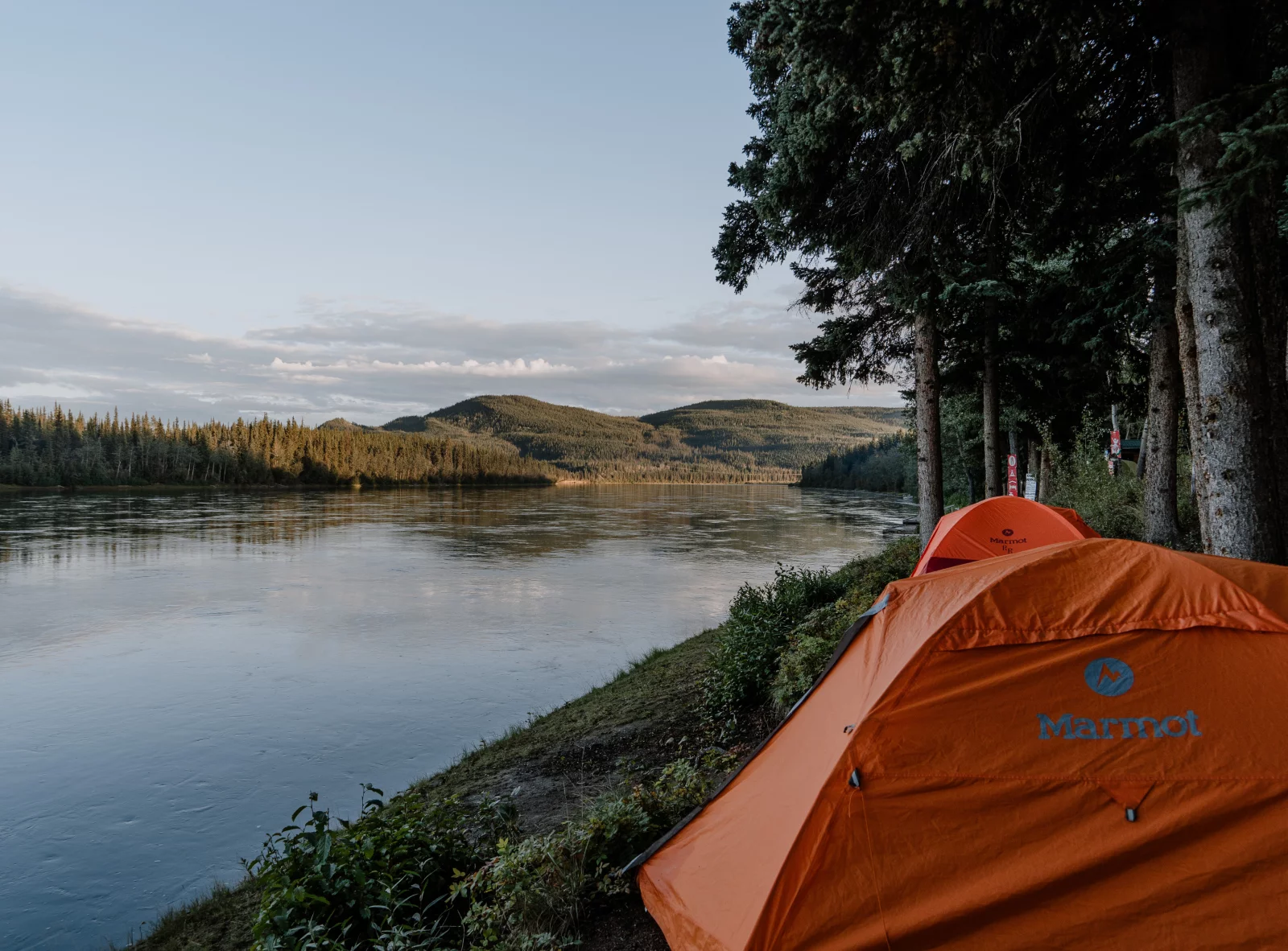 Camping am Ufer des Yukon River