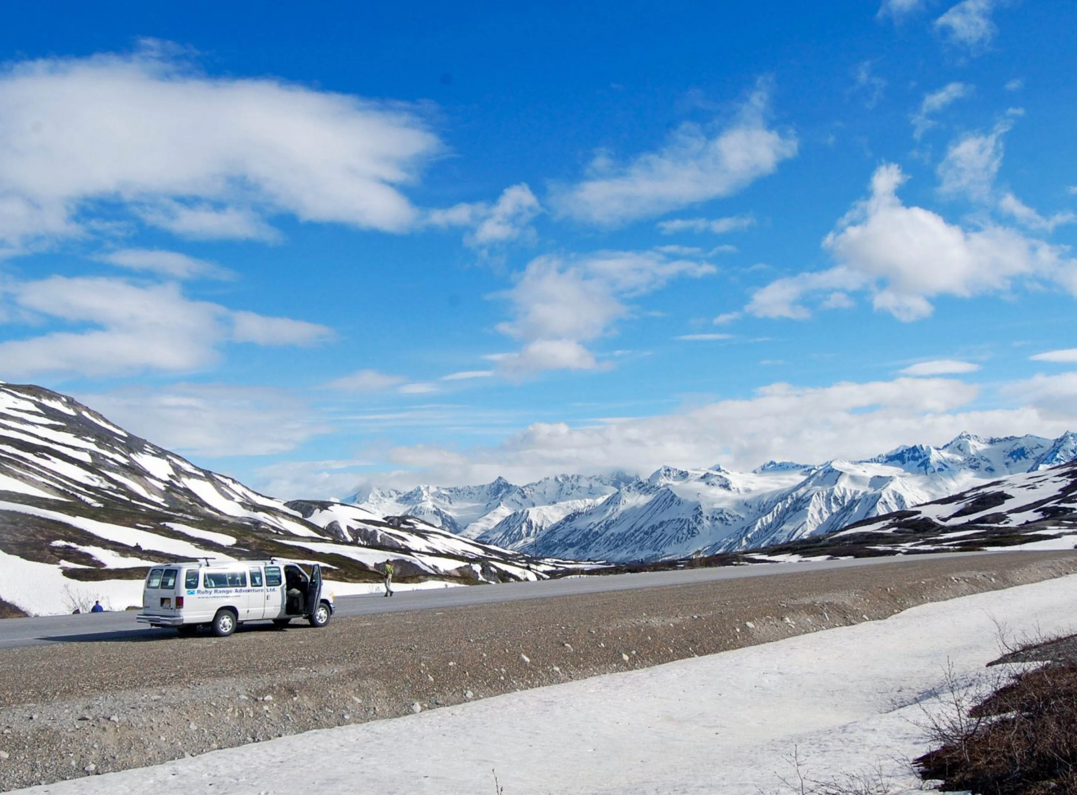 Yukon Reisen - Tourbus der Campingtour - Kanada Rundreisen