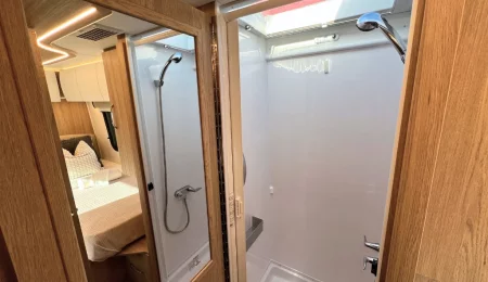 B+Premium Motorhome von Fraserway Kanada - Badezimmer