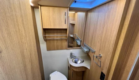 B+Premium Motorhome von Fraserway Kanada - Badezimmer