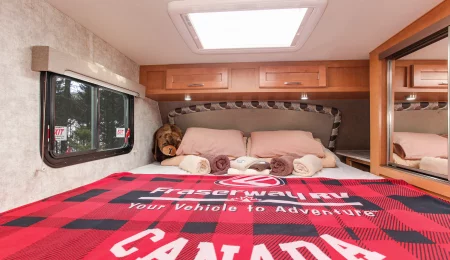 Truck Camper Bunk von Fraserway Kanada - Alkoven Bett