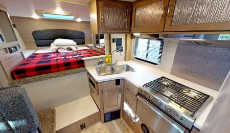 Truck Camper Slide Dinette von Fraserway Kanada - Küche