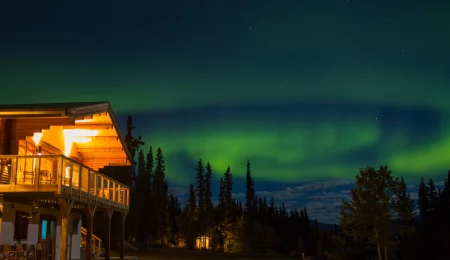 Das Southern Lakes Resort im Yukon am Tagish Lake - Nordlichter