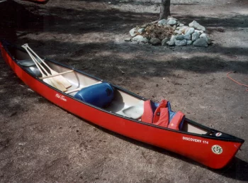 2er-Kanu mit Ausrüstung 