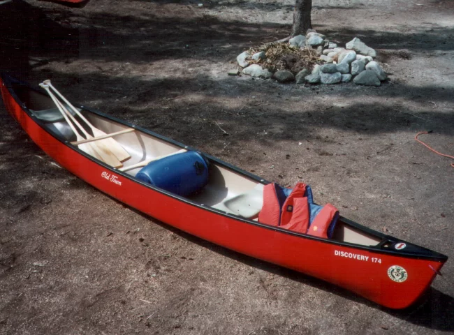 2er-Kanu mit Ausrüstung 